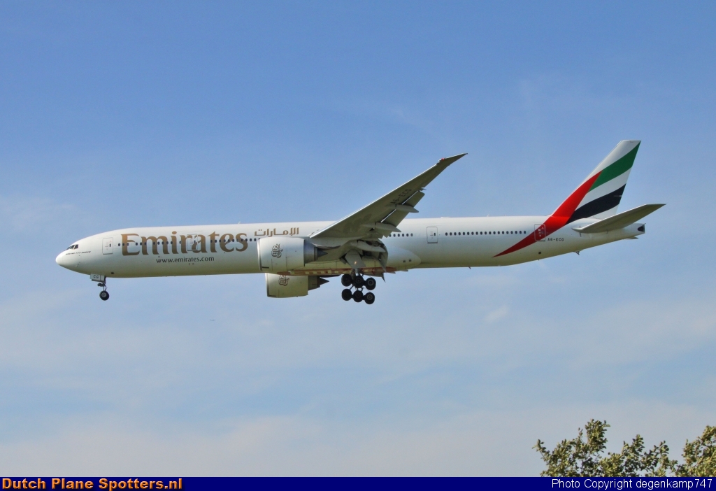 A6-ECG Boeing 777-300 Emirates by Herman Degenkamp