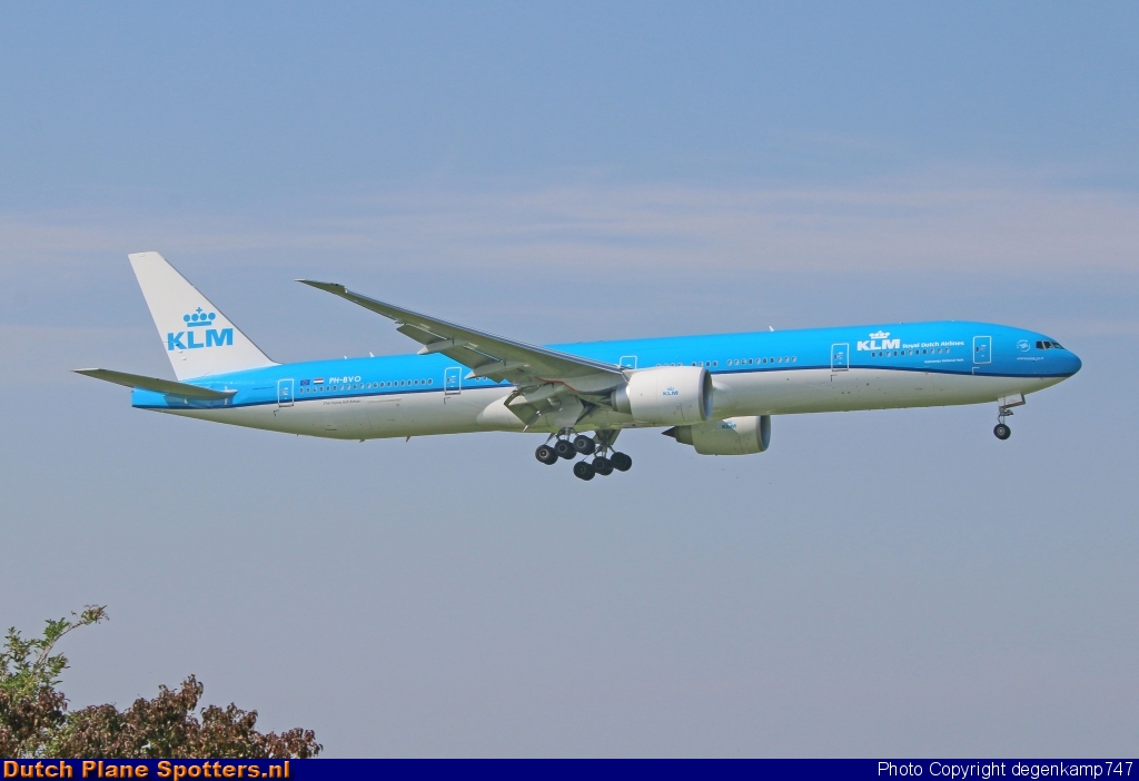 PH-BVO Boeing 777-300 KLM Royal Dutch Airlines by Herman Degenkamp