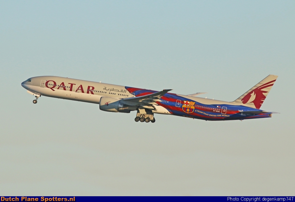 A7-BAE Boeing 777-300 Qatar Airways by Herman Degenkamp