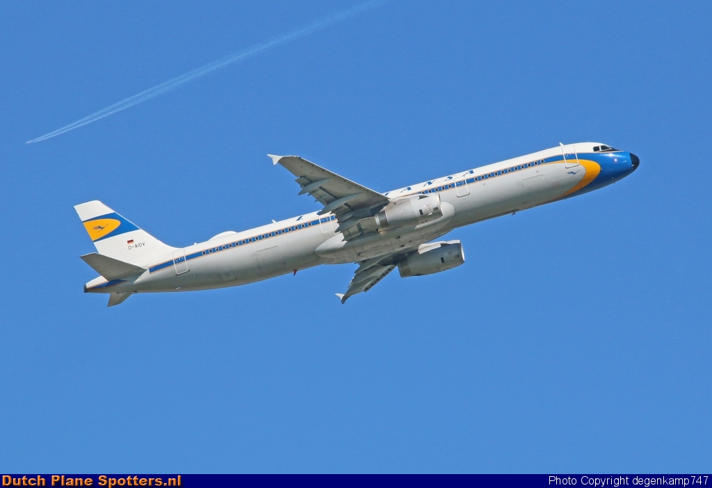 D-AIDV Airbus A321 Lufthansa by Herman Degenkamp