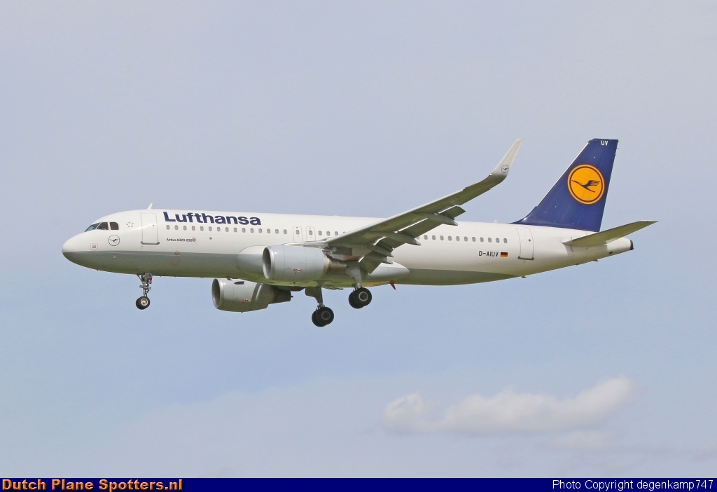 D-AIUV Airbus A320 Lufthansa by Herman Degenkamp