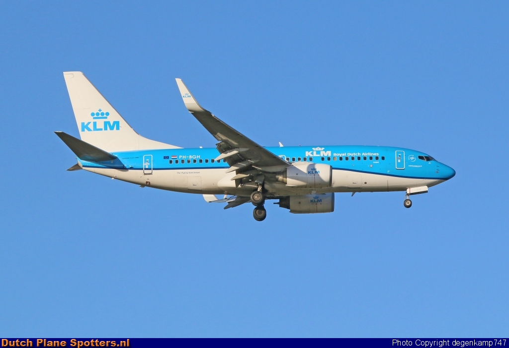 PH-BGH Boeing 737-700 KLM Royal Dutch Airlines by Herman Degenkamp