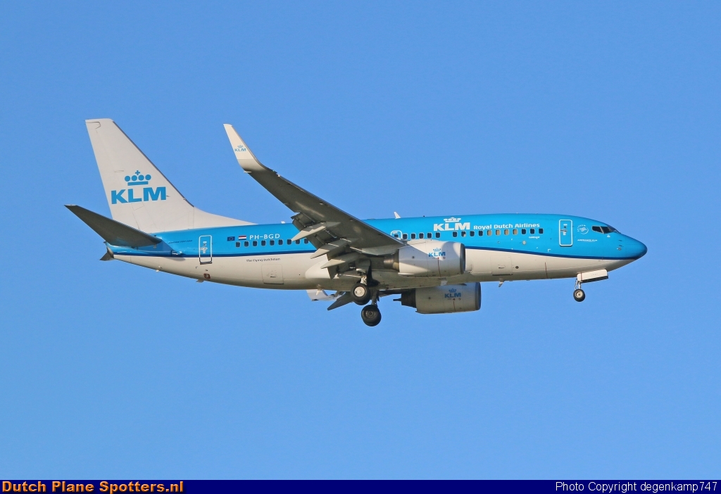 PH-BGD Boeing 737-700 KLM Royal Dutch Airlines by Herman Degenkamp