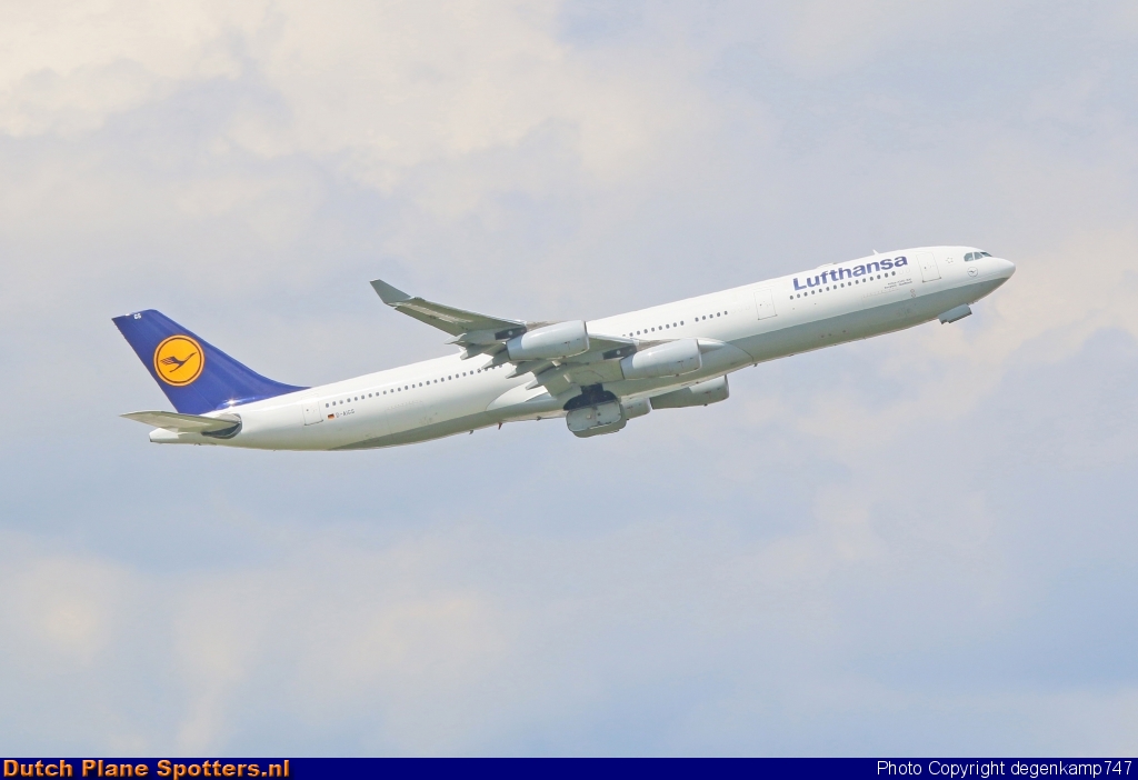 D-AIGS Airbus A340-300 Lufthansa by Herman Degenkamp
