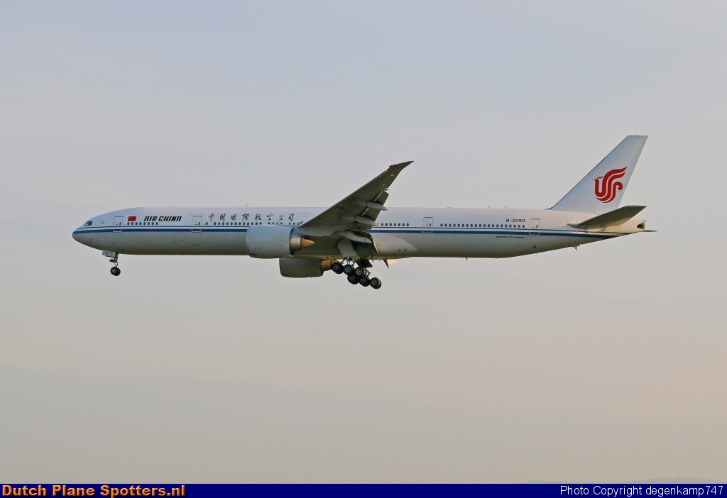 B-2090 Boeing 777-300 Air China by Herman Degenkamp