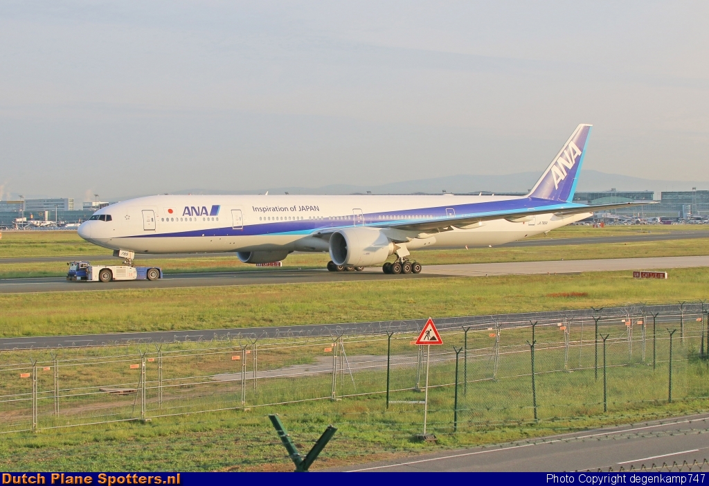 JA785A Boeing 777-300 All Nippon Airlines by Herman Degenkamp