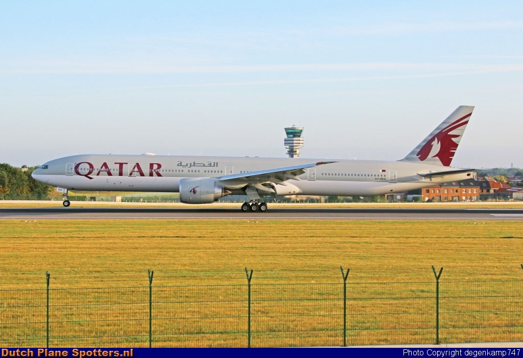 A7-BEH Boeing 777-300 Qatar Airways by Herman Degenkamp