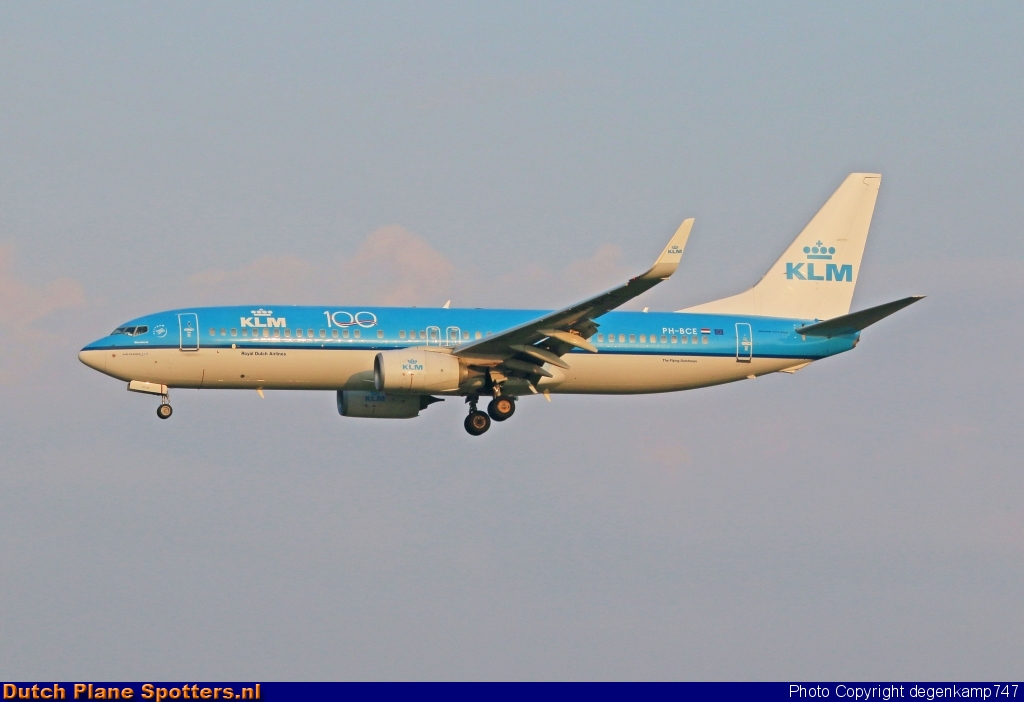PH-BCE Boeing 737-800 KLM Royal Dutch Airlines by Herman Degenkamp