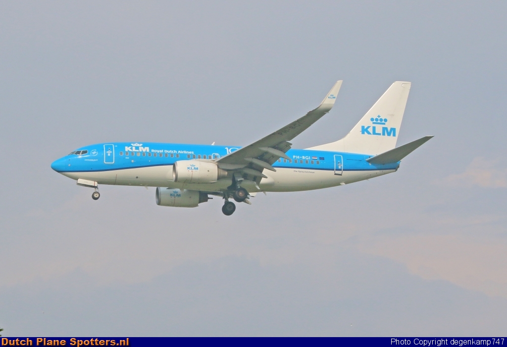 PH-BGI Boeing 737-700 KLM Royal Dutch Airlines by Herman Degenkamp