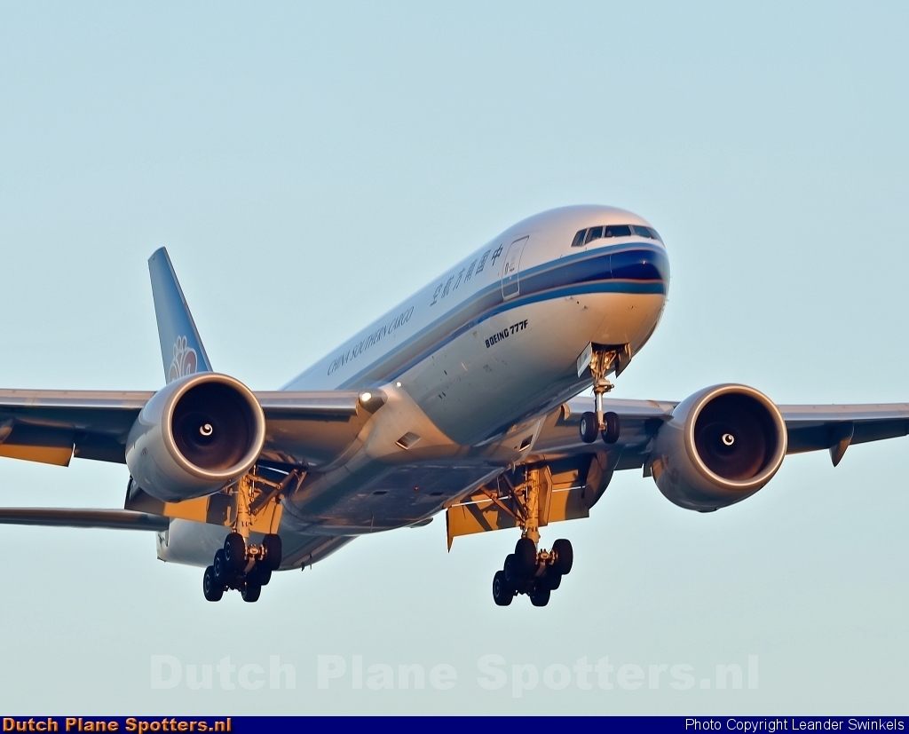 B-2081 Boeing 777-F China Southern Cargo by Leander Swinkels