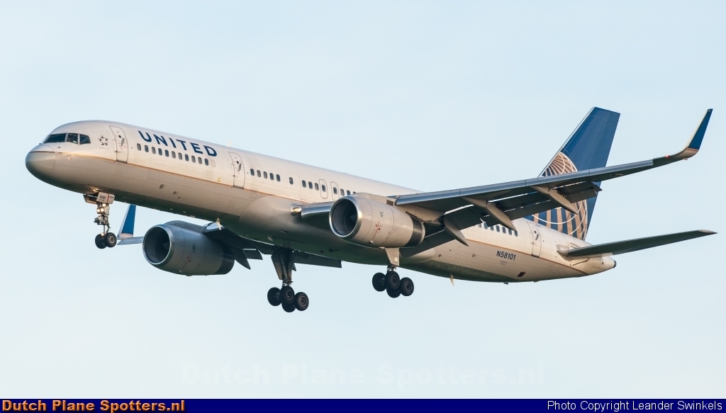 N58101 Boeing 757-200 United Airlines by Leander Swinkels