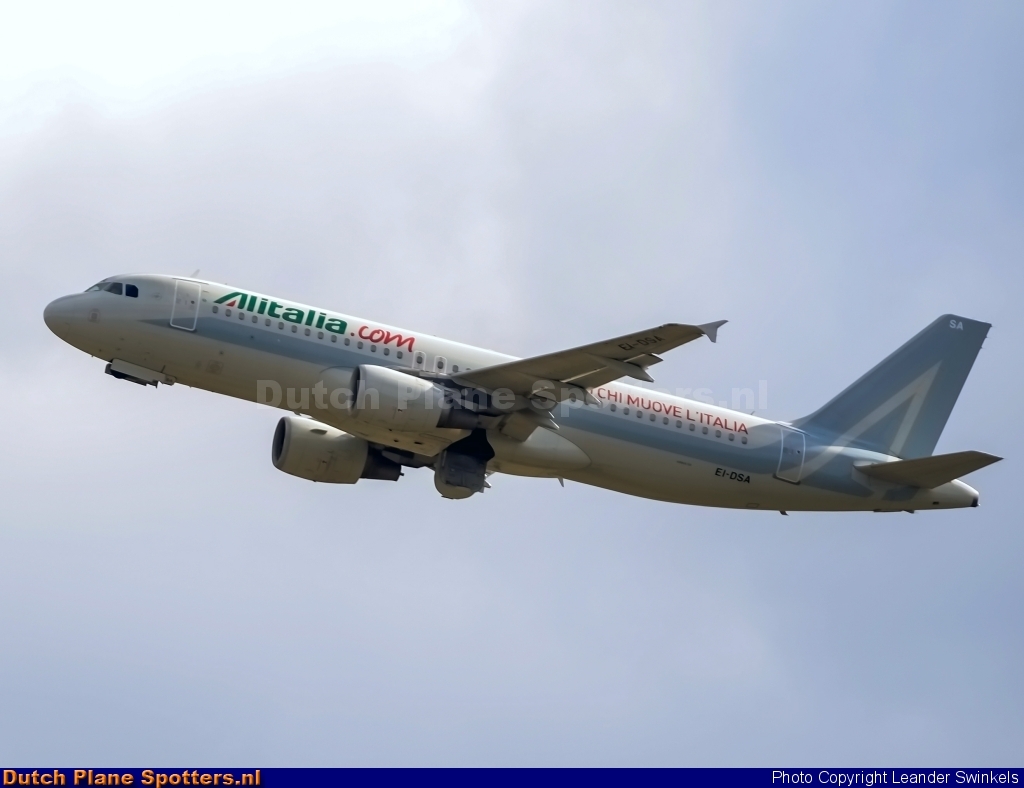 EI-DSA Airbus A320 Alitalia by Leander Swinkels