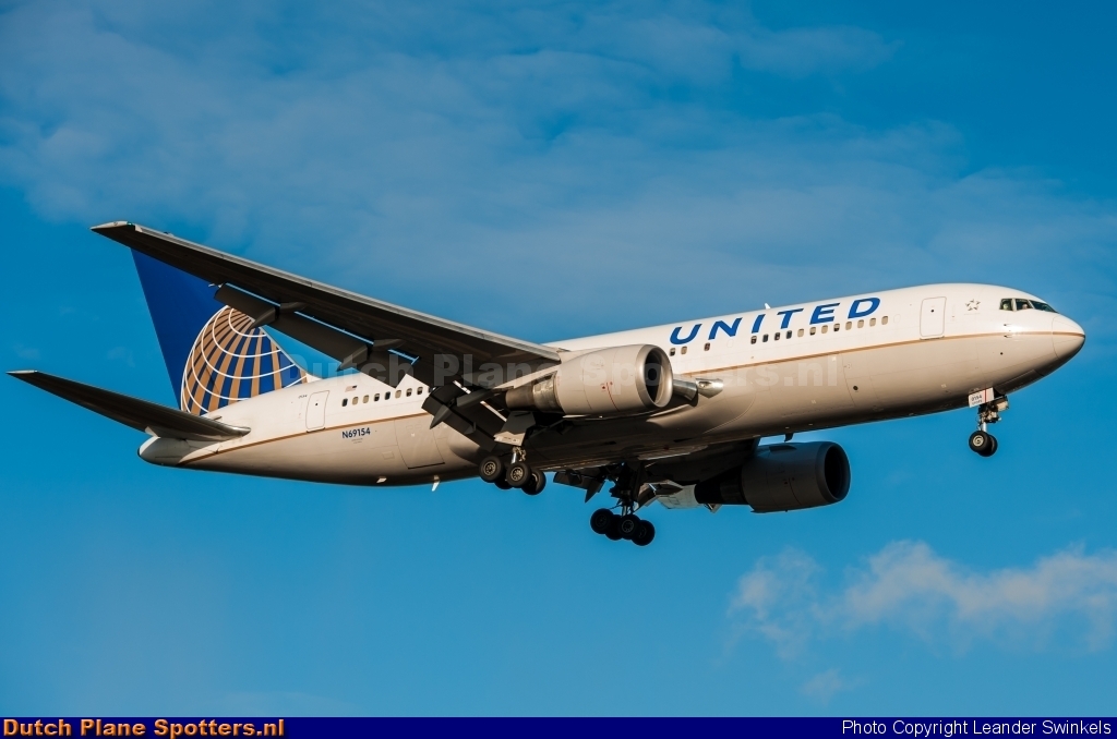 N69154 Boeing 767-200 United Airlines by Leander Swinkels