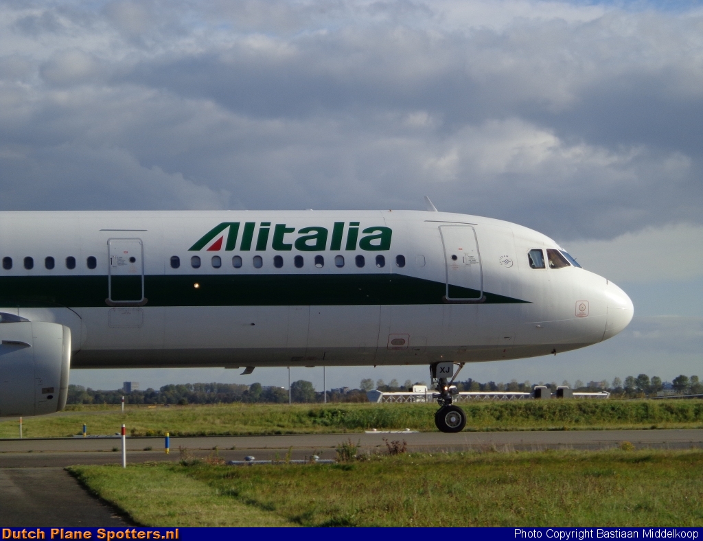 EI-IXJ Airbus A321 Alitalia by Bastiaan Middelkoop