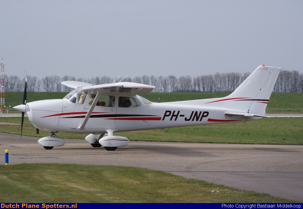 PH-JNP Cessna 172 Skyhawk Special Air Services by Bastiaan Middelkoop