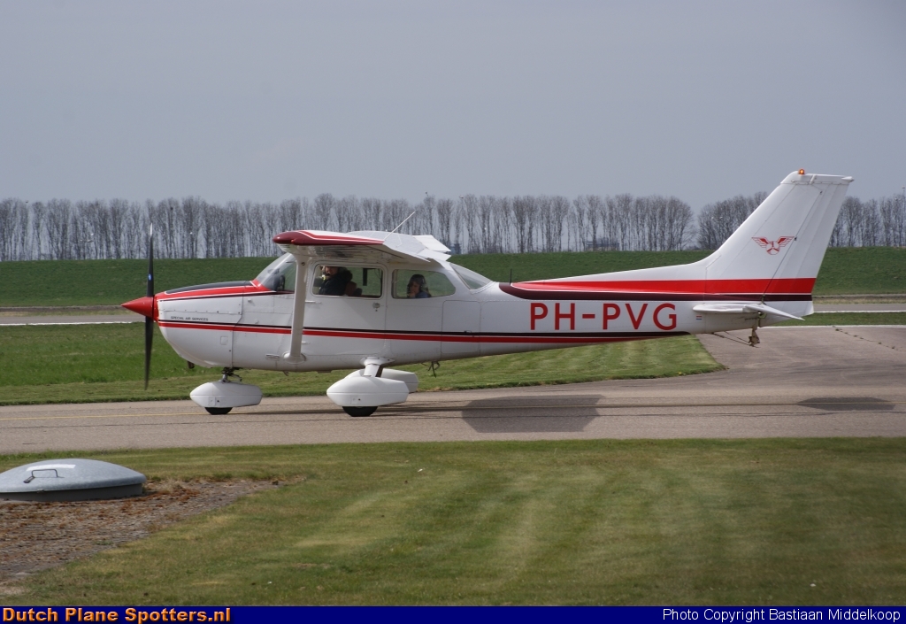 PH-PVG Cessna 172 Skyhawk Special Air Services by Bastiaan Middelkoop