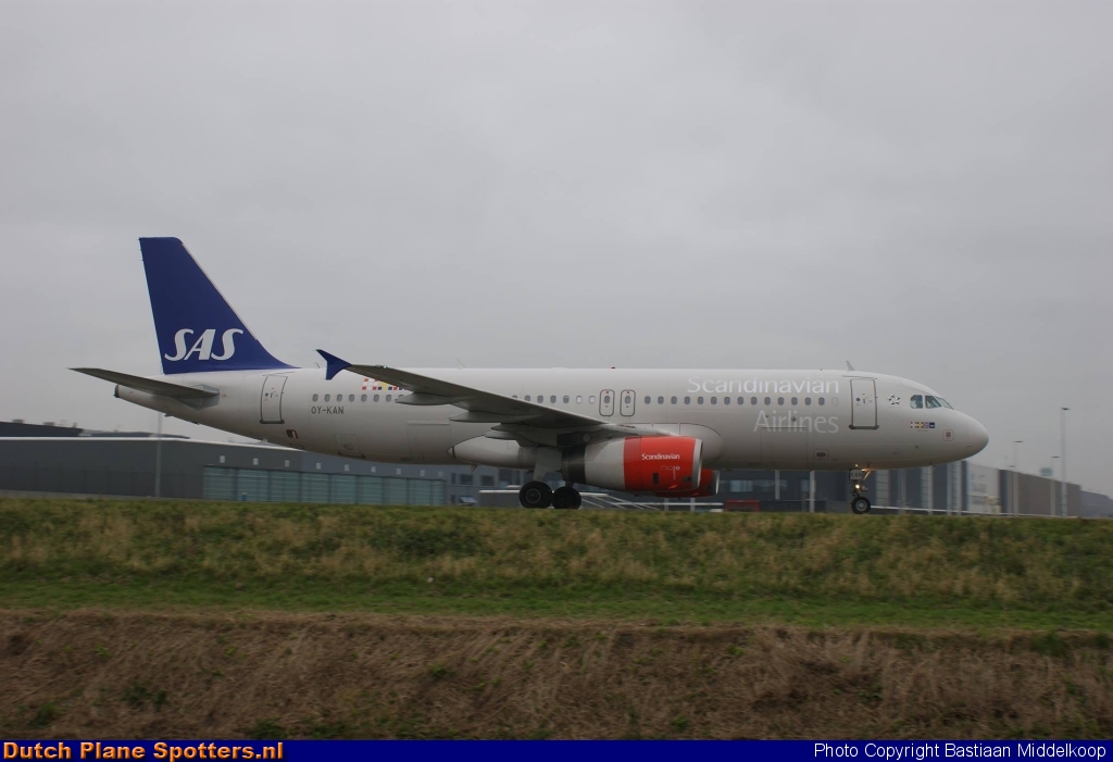 OY-KAN Airbus A320 SAS Scandinavian Airlines by Bastiaan Middelkoop
