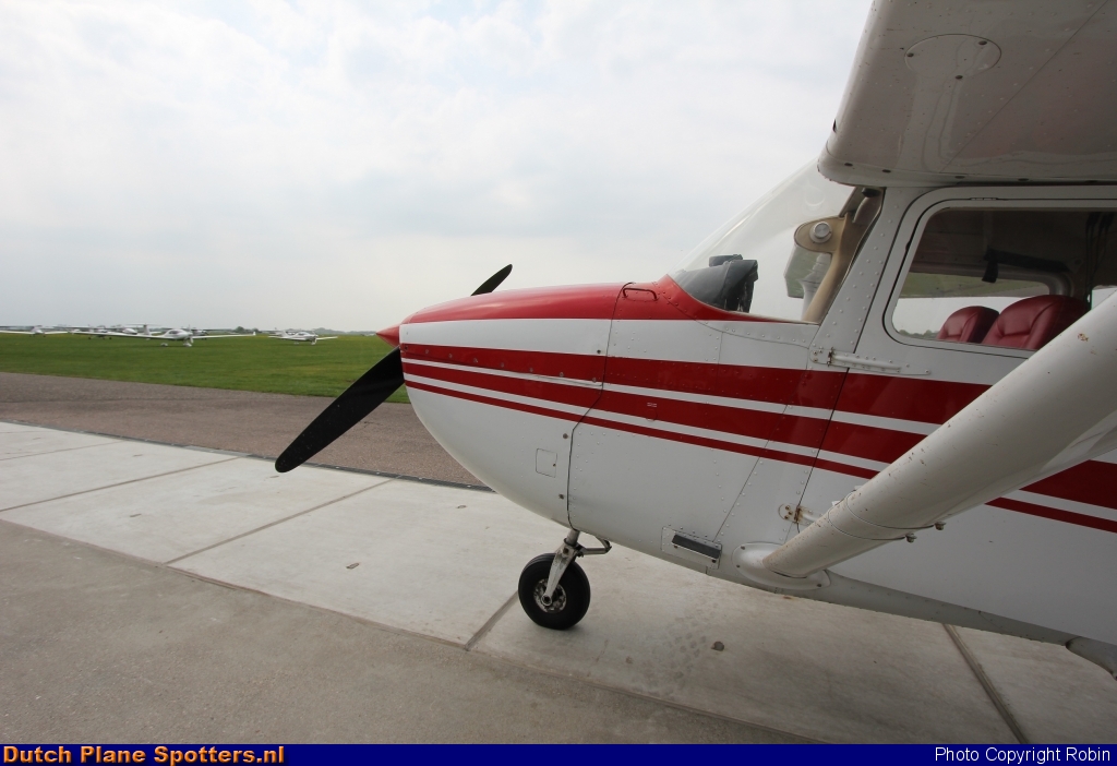 PH-SKB Cessna 172 Skyhawk Private by Robin