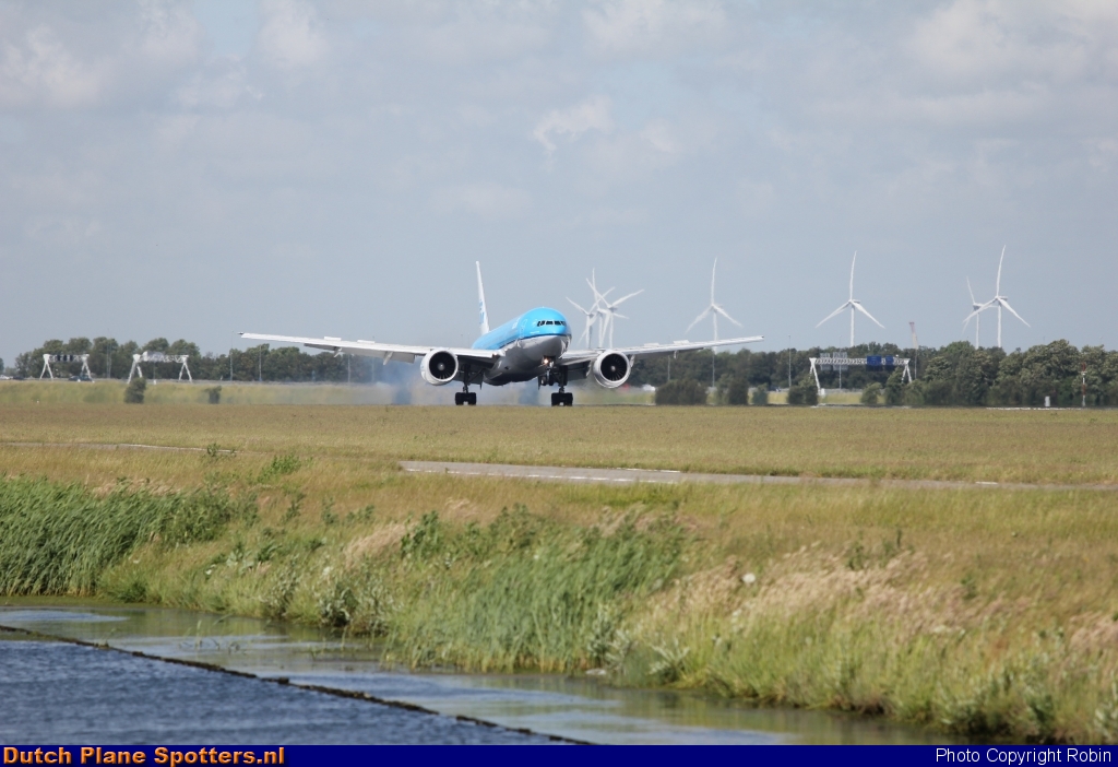 PH-BQG Boeing 777-200 KLM Royal Dutch Airlines by Robin