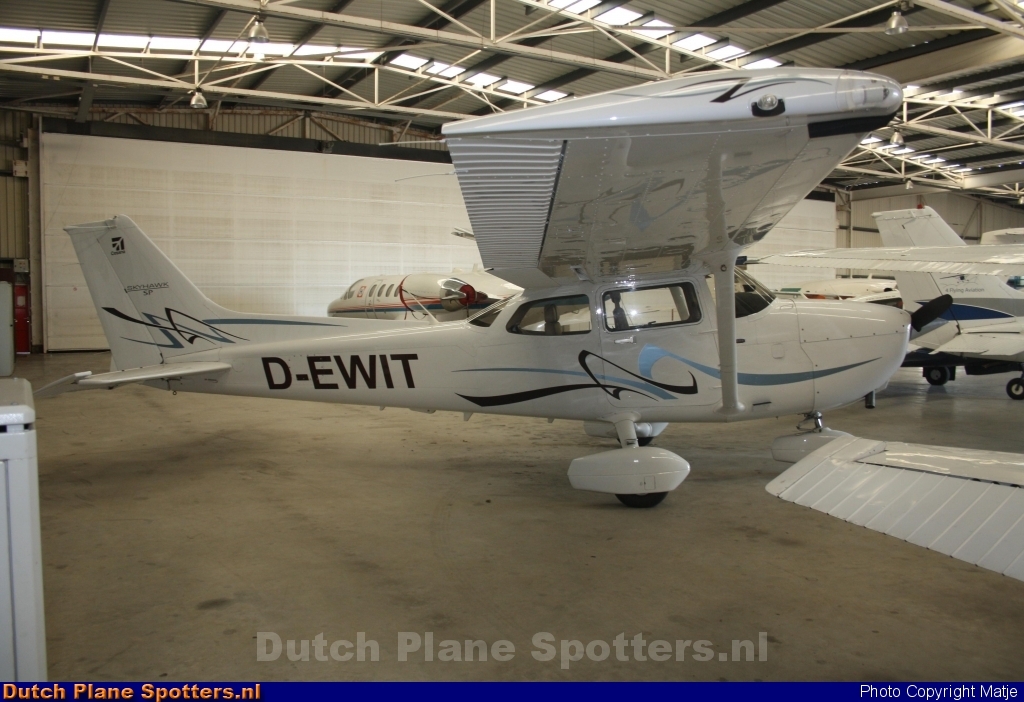 D-EWIT Cessna 172 Skyhawk Private by Matje