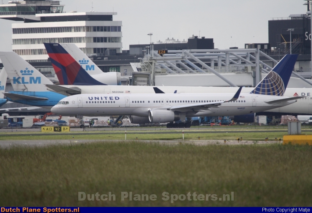 N48127 Boeing 757-200 United Airlines by Matje