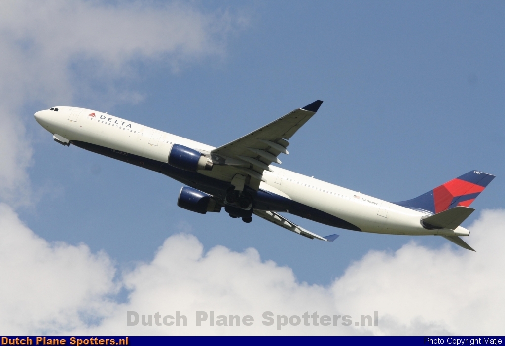 N806NW Airbus A330-200 Delta Airlines by Matje