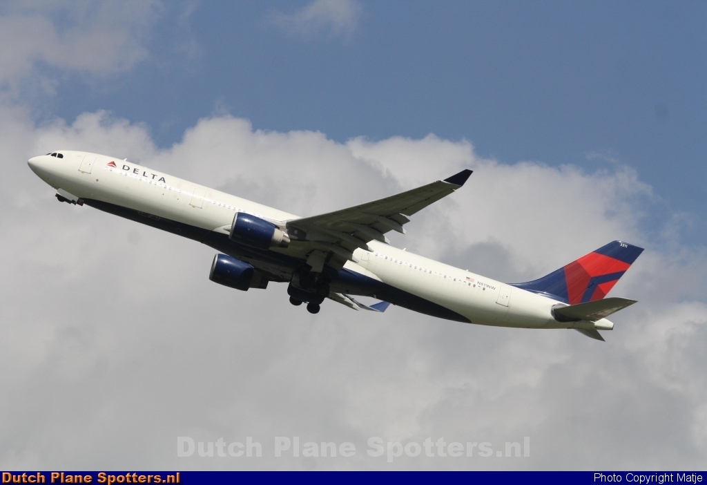 N811NW Airbus A330-300 Delta Airlines by Matje