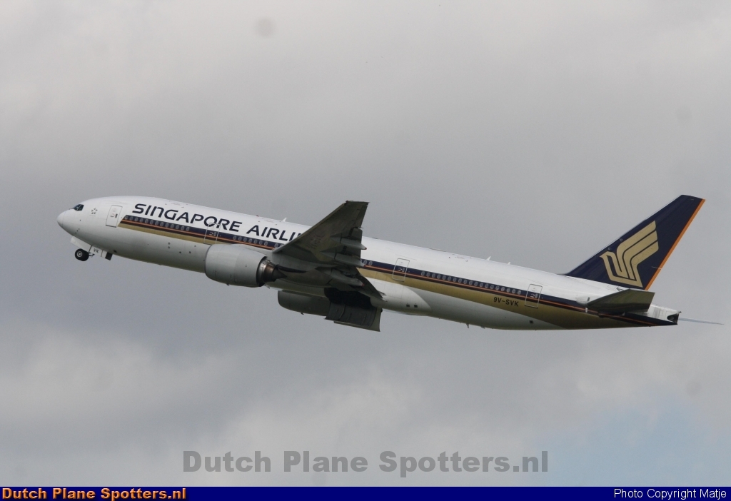 9V-SVK Boeing 777-200 Singapore Airlines by Matje