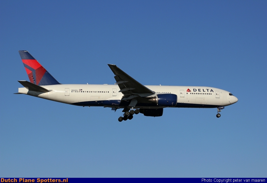 N866DA Boeing 777-200 Delta Airlines by peter van maaren