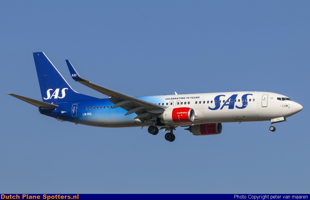 LN-RGI Boeing 737-800 SAS Scandinavian Airlines by peter van maaren