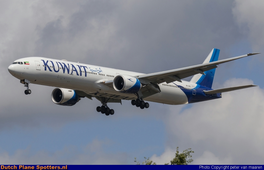 9K-AOC Boeing 777-300 Kuwait Airways by peter van maaren