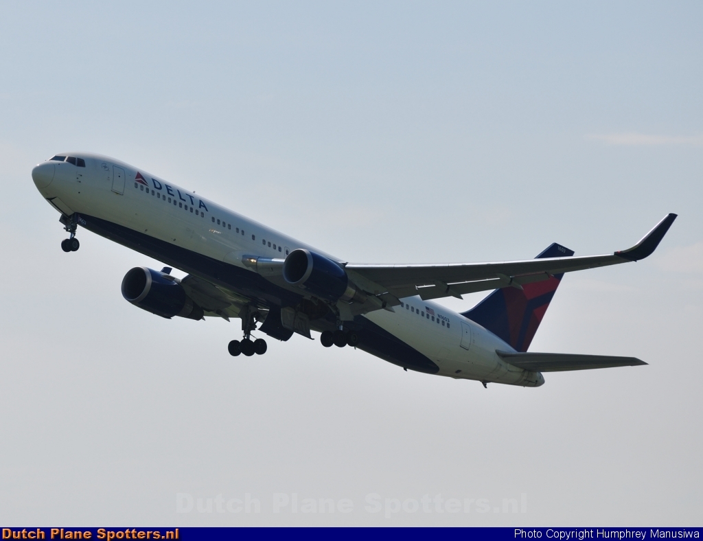 N1603 Boeing 767-300 Delta Airlines by Humphrey Manusiwa