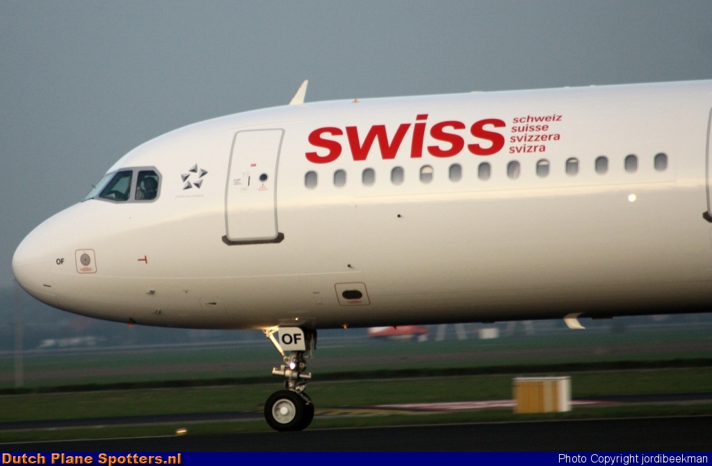 HB-IOF Airbus A321 Swiss International Air Lines by jordibeekman