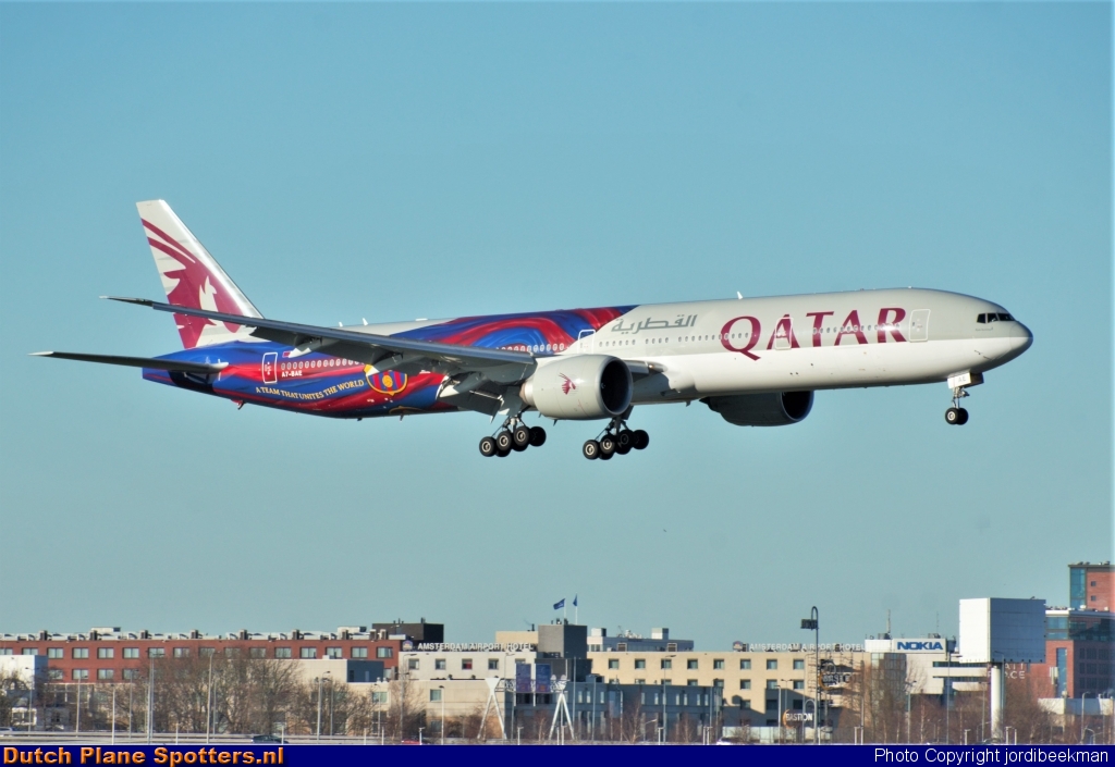 A7-BAE Boeing 777-300 Qatar Airways by jordibeekman