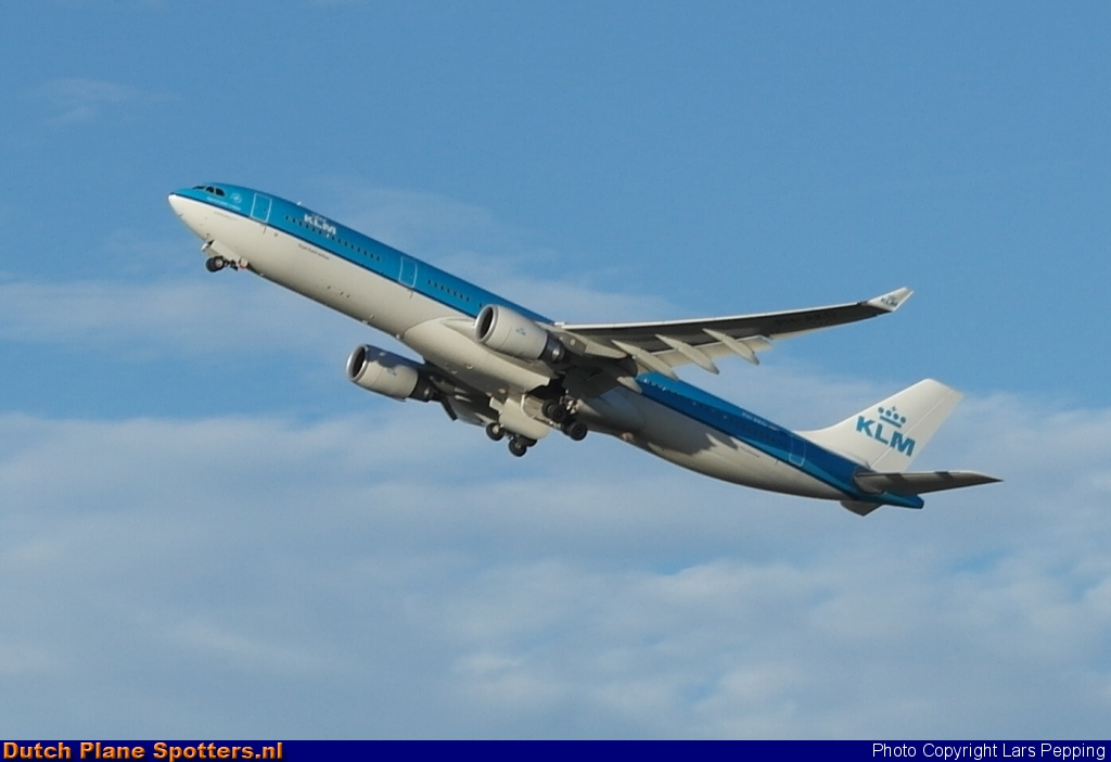 PH-AKB Airbus A330-300 KLM Royal Dutch Airlines by Lars Pepping