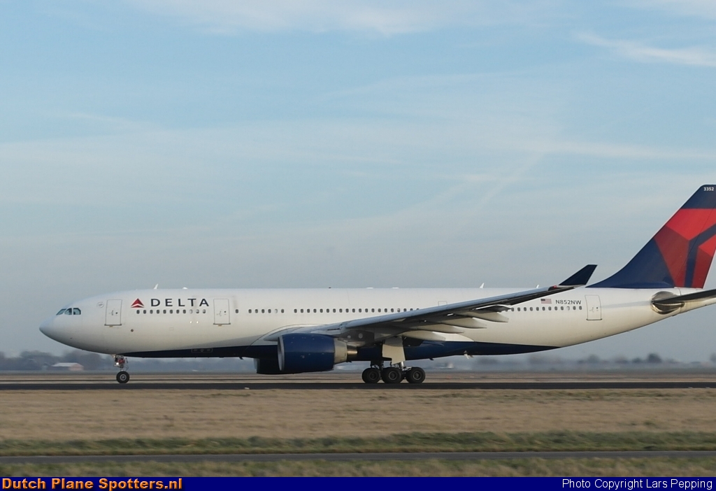 N852NW Airbus A330-200 Delta Airlines by Lars Pepping