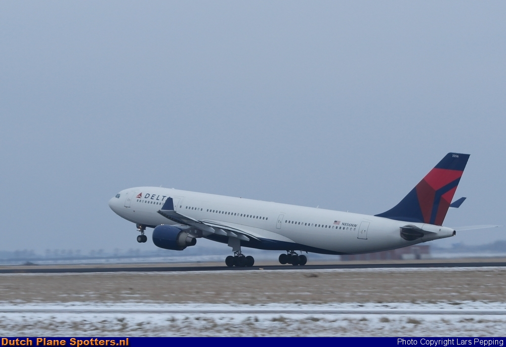 N856NW Airbus A330-200 Delta Airlines by Lars Pepping