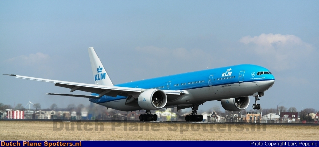 PH-BVI Boeing 777-300 KLM Royal Dutch Airlines by Lars Pepping