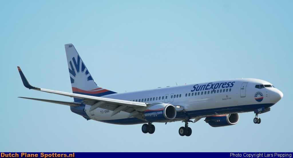 TC-SNH Boeing 737-800 SunExpress by Lars Pepping