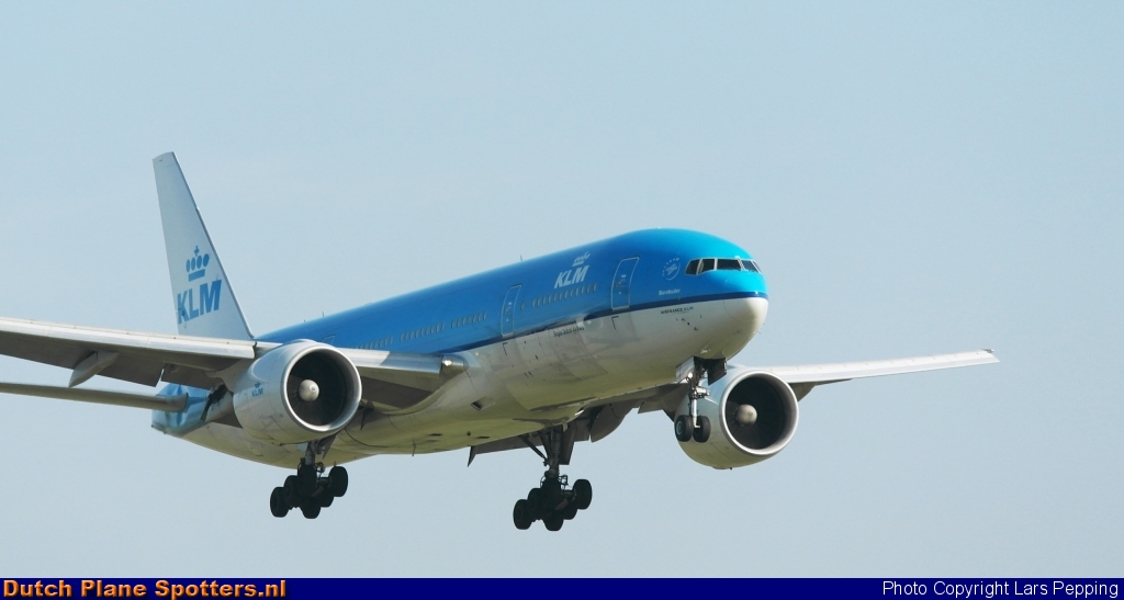 PH-BQB Boeing 777-200 KLM Royal Dutch Airlines by Lars Pepping