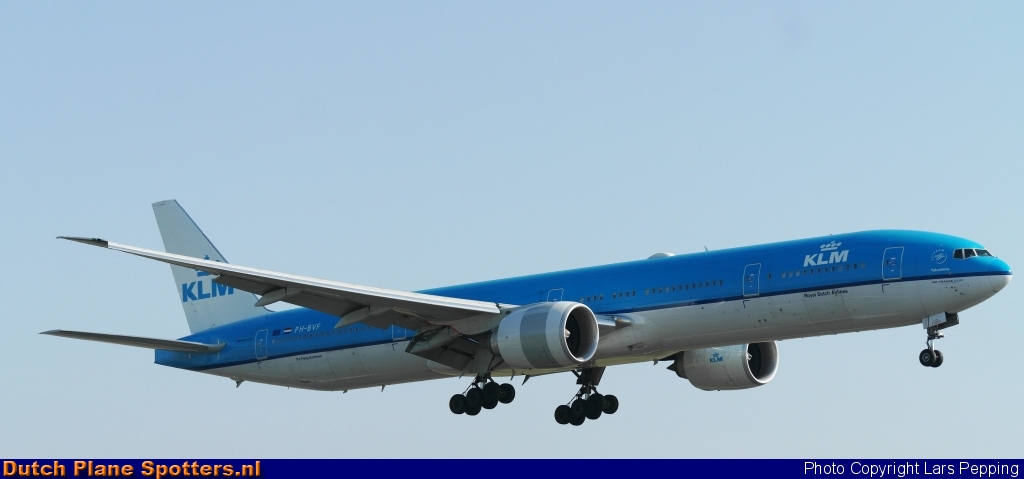 PH-BVF Boeing 777-300 KLM Royal Dutch Airlines by Lars Pepping