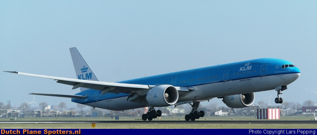 PH-BVA Boeing 777-300 KLM Royal Dutch Airlines by Lars Pepping