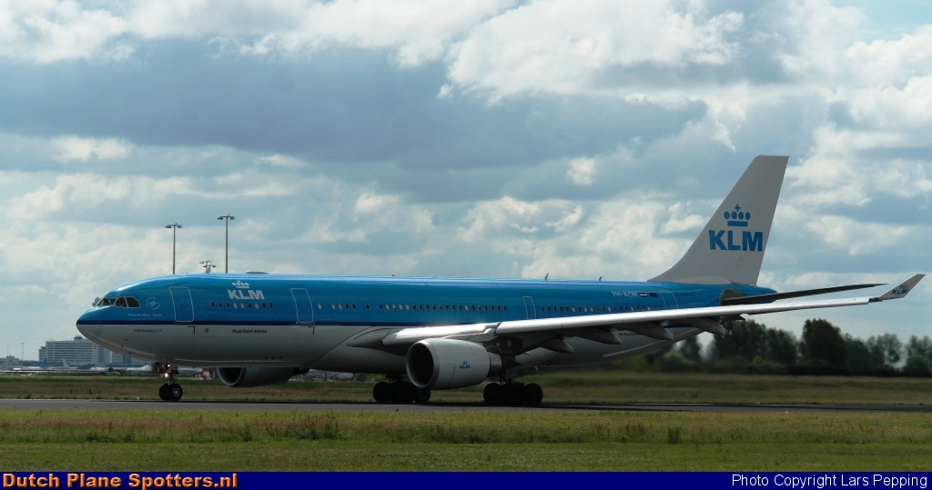 PH-AOM Airbus A330-200 KLM Royal Dutch Airlines by Lars Pepping
