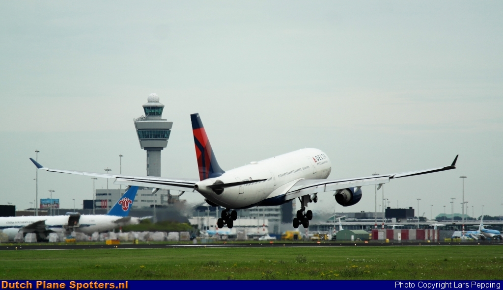 N852NW Airbus A330-200 Delta Airlines by Lars Pepping