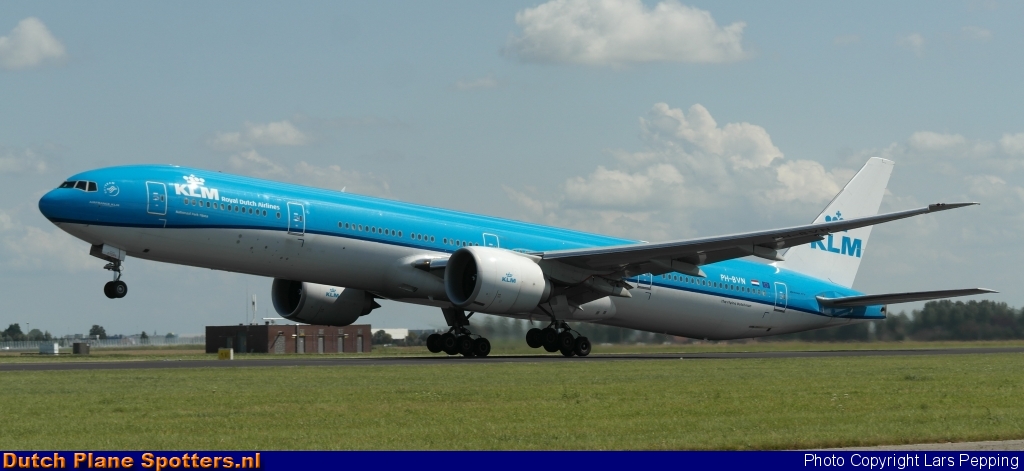 PH-BVN Boeing 777-300 KLM Royal Dutch Airlines by Lars Pepping