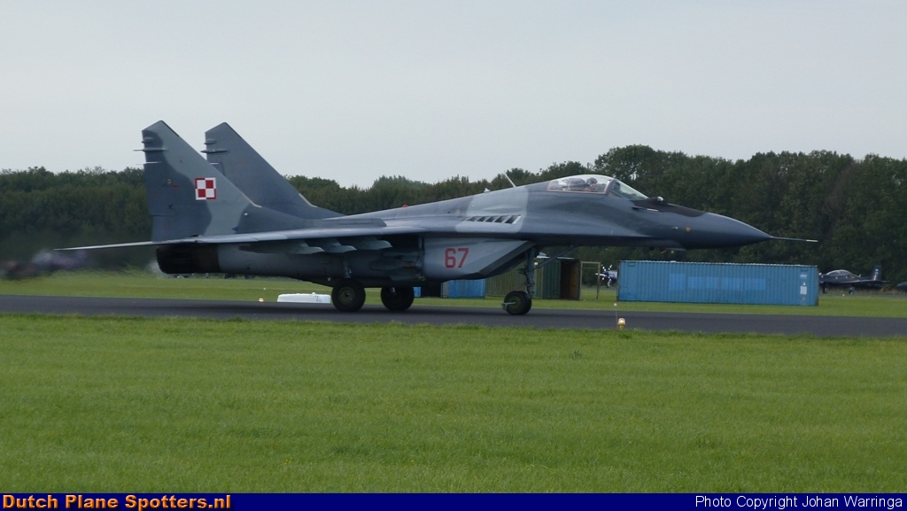 67RED Mikoyan-Gurevich MiG-29 MIL - Polish Air Force by Johan Warringa