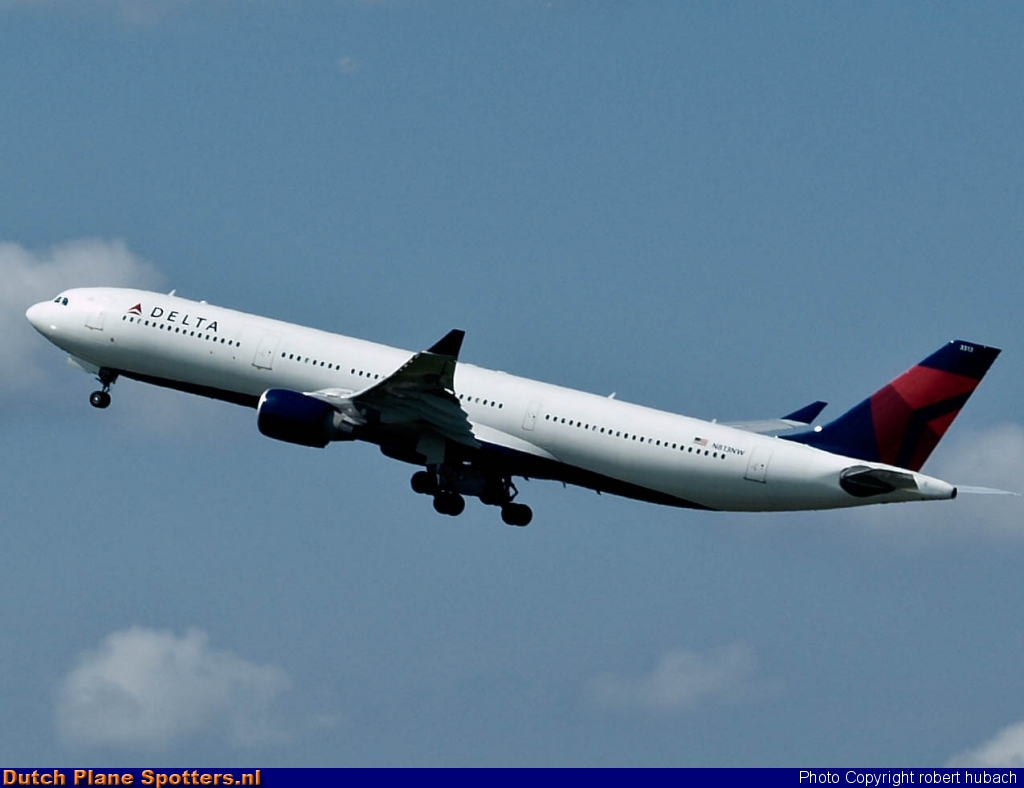 N813NW Airbus A330-200 Delta Airlines by Robert hubach