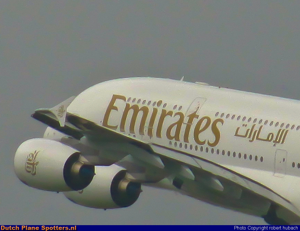 A6-EDV Airbus A380-800 Emirates by Robert hubach