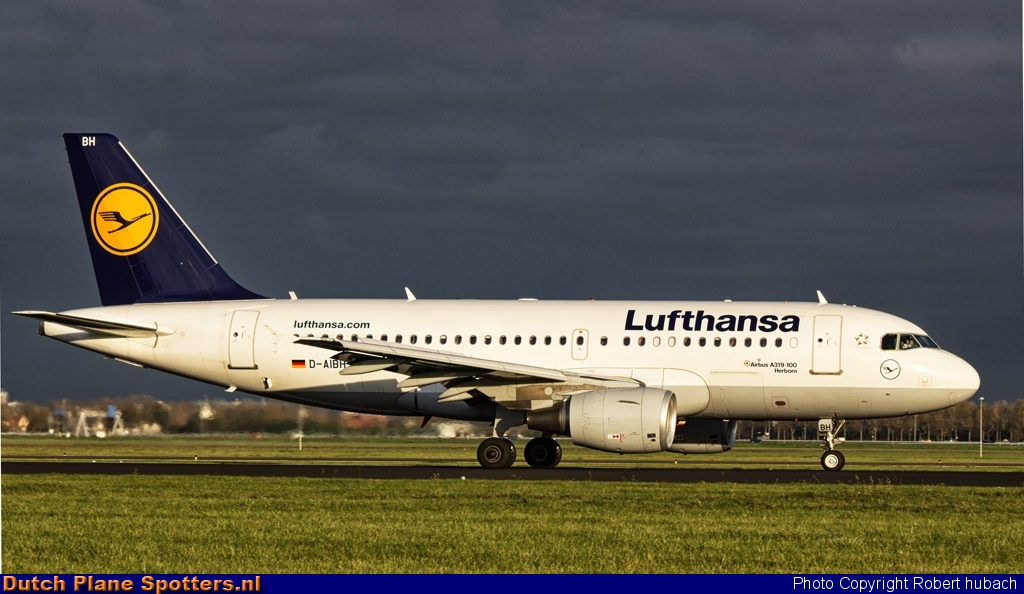 D-AIBH Airbus A319 Lufthansa by Robert hubach