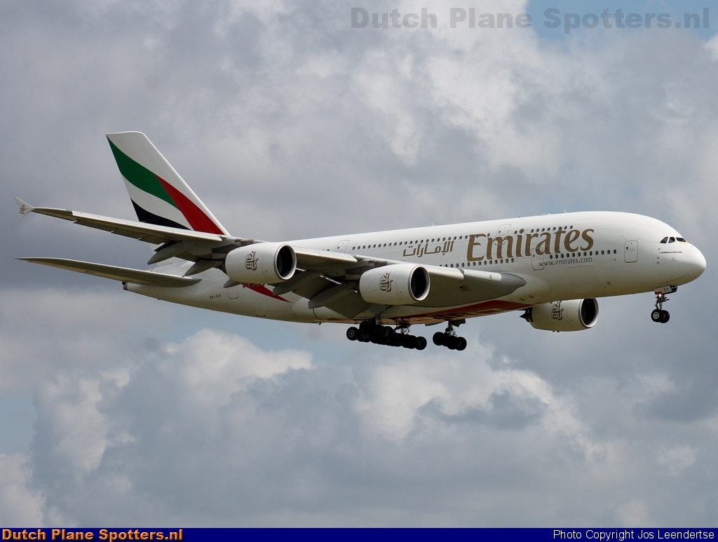 A6-EDT Airbus A380-800 Emirates by Jos Leendertse